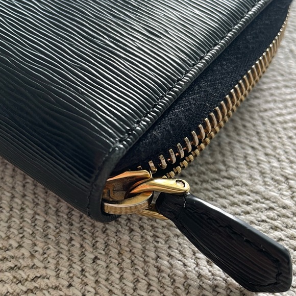 Prada Large Vitello Move Wallet - Picture 5 of 8